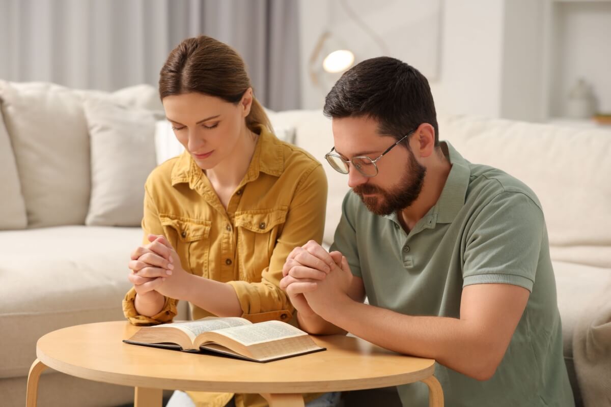 5 orações para proteger e fortalecer o relacionamento amoroso 
